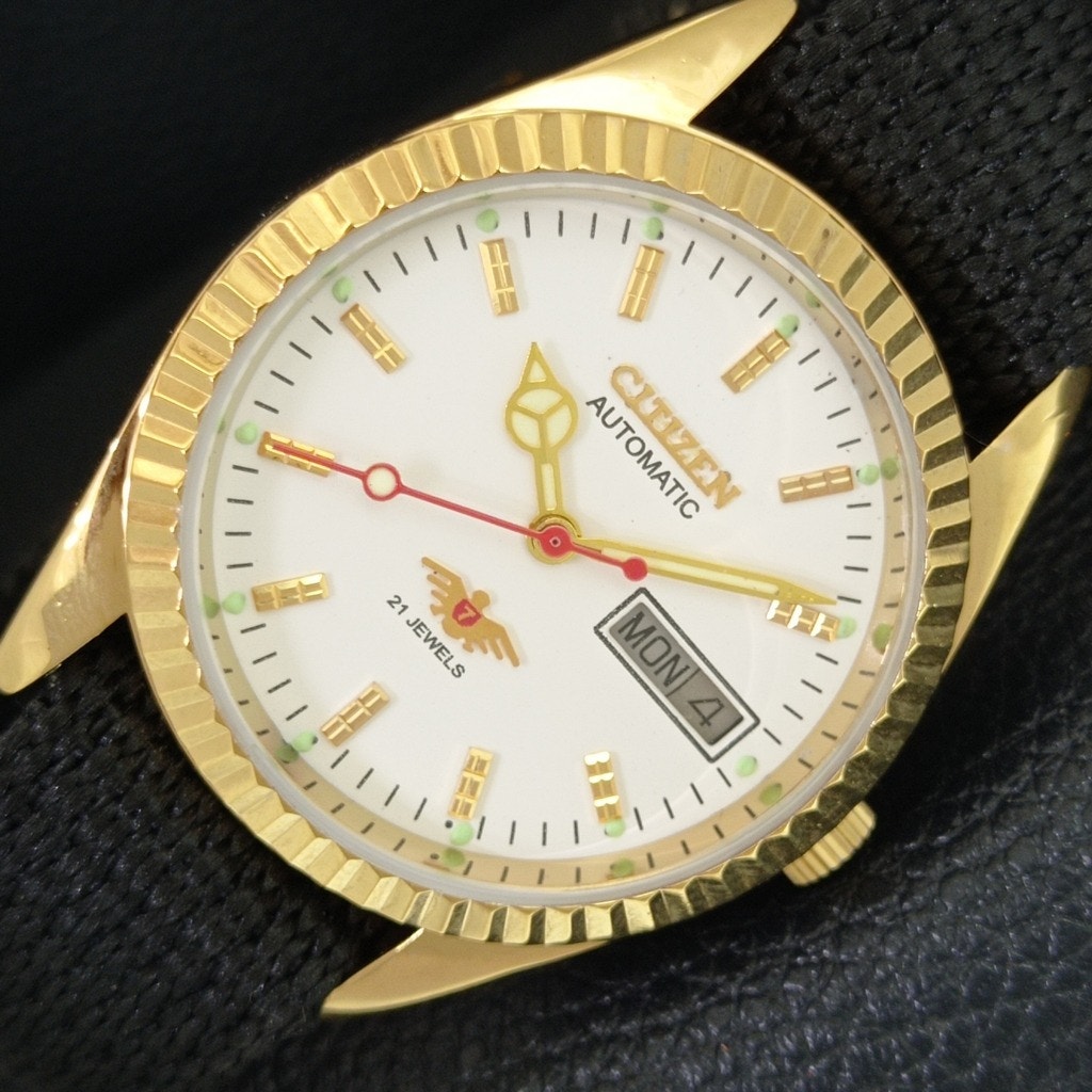 Vintage 1975 Citizen Automatic Mens Gold Watch WDaydate  White Accents